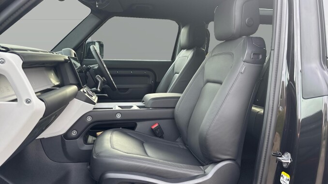 Land Rover Defender 3.0 D350 X-Dynamic HSE 90 3dr Auto Diesel Estate - Image 3